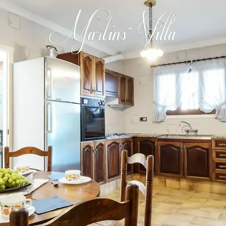 Martin 'S Villa. House On The Beach With Pool Lloret de Mar