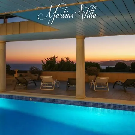 Martin 'S Villa. House On The Beach With Pool Lloret de Mar