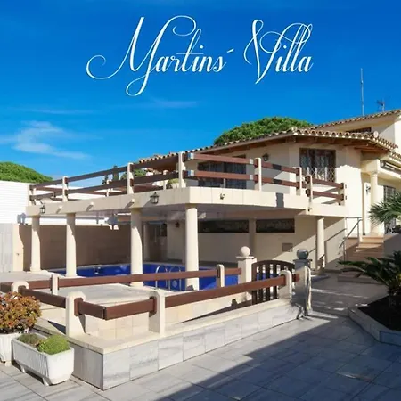 Martin 'S Villa. House On The Beach With Pool Lloret de Mar