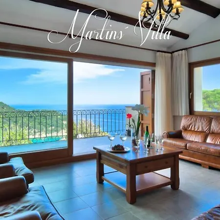 Martin 'S Villa. House On The Beach With Pool Lloret de Mar