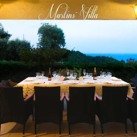 Martin 'S Villa. House On The Beach With Pool * Lloret de Mar