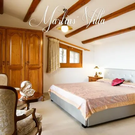 Martin 'S Villa. House On The Beach With Pool Villa Lloret de Mar