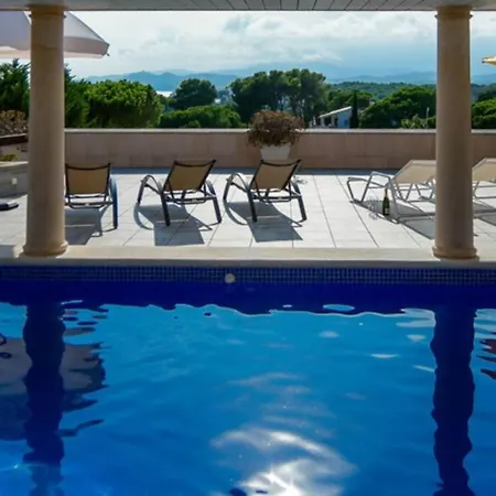 Martin 'S Villa. House On The Beach With Pool *